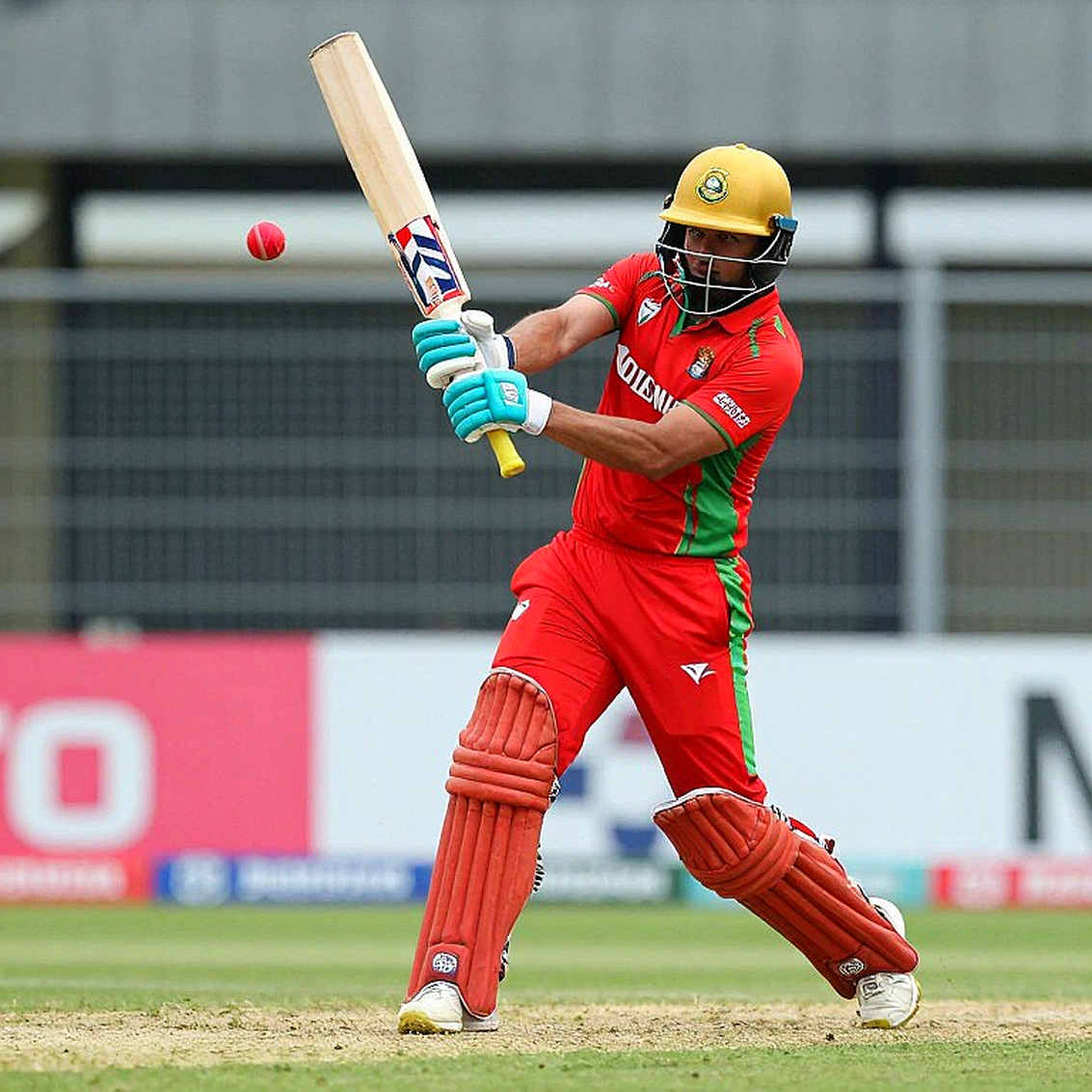 ১২৪ থেকে ৩৪৬: আবুধাবির স্কোরকার্ড বাংলাদেশের যে গল্পটা লেখে না